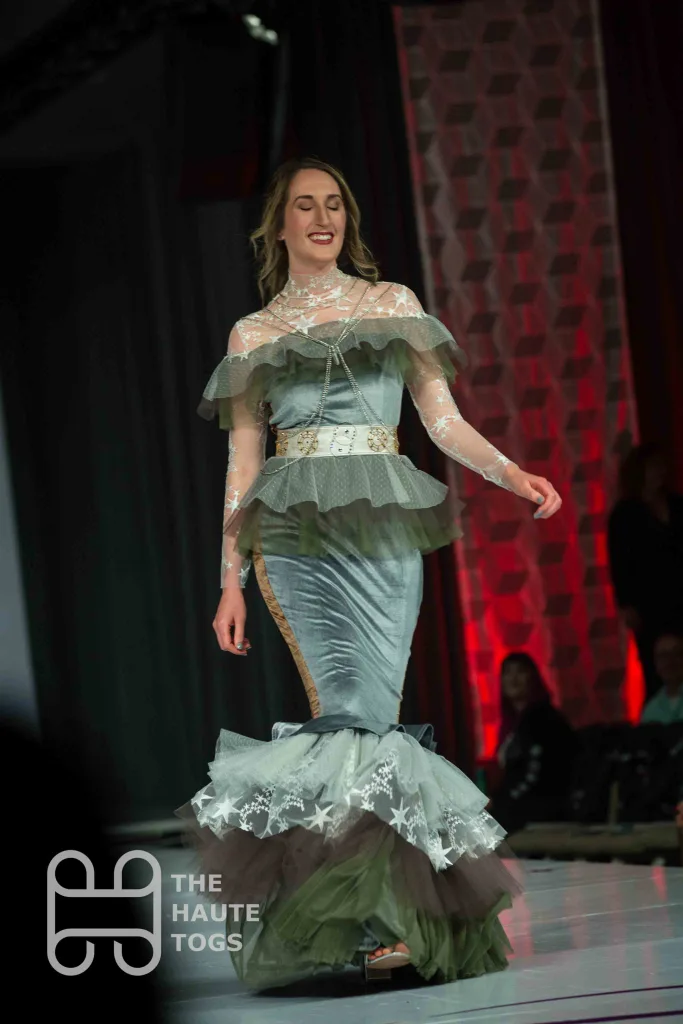 Heart of Kyber - Star Wars (Design by Kimberly Burns) | Her Universe Fashion Show 2019