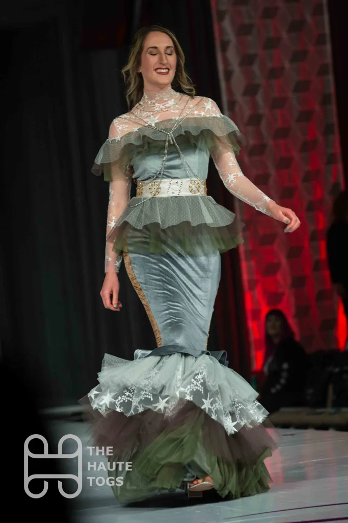 Heart of Kyber - Star Wars (Design by Kimberly Burns) | Her Universe Fashion Show 2019