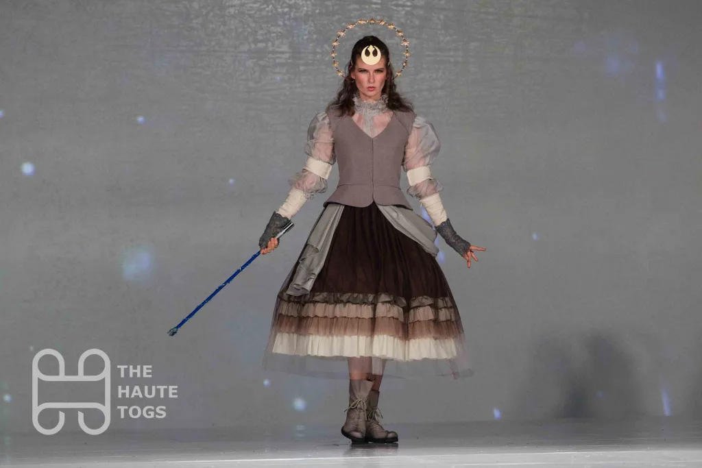 The Spirit of Hope - Star Wars (Design by Lisa Truong) | Her Universe Fashion Show 2019