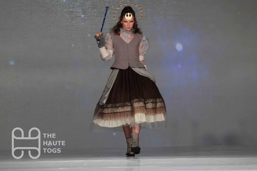 The Spirit of Hope - Star Wars (Design by Lisa Truong) | Her Universe Fashion Show 2019